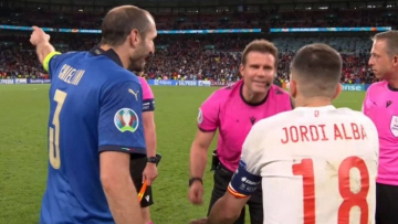 EURO 2020, Ιταλία - Ισπανία: Τα πειράγματα του Κιελίνι στον Άλμπα πριν τα πέναλτι - Δείτε βίντεο
