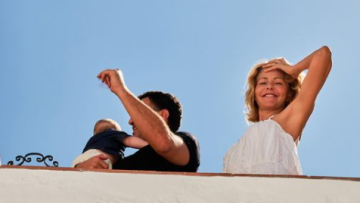 Βασίλης Κικίλιας και Τζένη Μπαλατσινού βάφτισαν το γιο τους στην Πάτμο - Δείτε φωτογραφίες