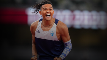 Εμμανουήλ Καραλής: Με την αδερφή μου μας χτυπούσαν, καθόμασταν σε ένα παγκάκι και κλαίγαμε