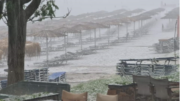 Η μισή Ελλάδα φλέγεται και στον Έβρο έριξε… χαλάζι! - Δείτε βίντεο