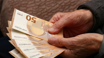 Η ΑΑΔΕ στέλνει «ραβασάκια» σε 55.000 συνταξιούχους για αδήλωτα αναδρομικά
