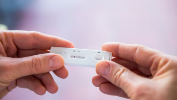 Self tests για ανεμβολίαστους από τα φαρμακεία: Ξεκίνησε η δωρεάν διάθεση - Στην πλατφόρμα self-testing.gov.gr θα δηλώνεται το αποτέλεσμα