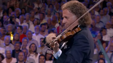 Μίκης Θεοδωράκης: Διάσημος Ολλανδός βιολιστής τον αποχαιρετά με ένα επικό βίντεο που συγκέντρωσε πάνω από 4 εκατ. προβολές