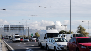 Κίνηση στους δρόμους: Πού έχει μποτιλιάρισμα τώρα - Άνοιξε το ρεύμα προς Αθήνα στην Αθηνών - Κορίνθου