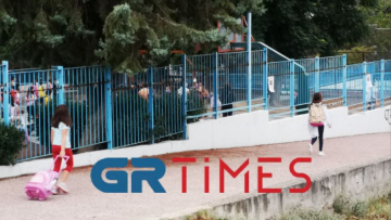 Θέρμη: Με μηνύσεις και πρόστιμα εκατομμυρίων ευρώ απειλεί ο αρνητής πατέρας