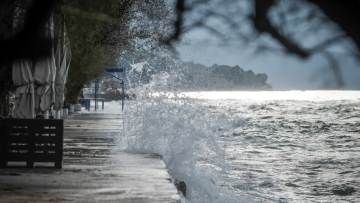 Καιρός: Ισχυρές βροχές πλήττουν την Εύβοια και τις Σποράδες - Δείτε χάρτη