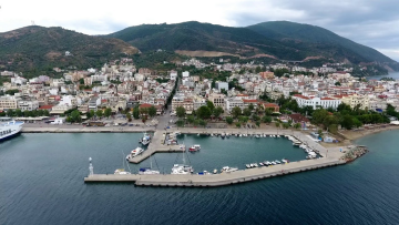 Εύβοια: Ο δήμος Ιστιαίας – Αιδηψού καταγγέλλει την εγκατάσταση αιολικού πάρκου στο μόνο βουνό που δεν κάηκε