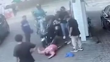 Χτύπησαν βενζινοπώλη με την αντλία - Σκηνές χάους στα πρατήρια της Βρετανίας 