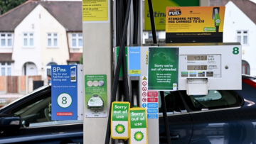 Η κρίση καυσίμων στη Βρετανία αυξάνει την πίεση στο σύστημα υγείας - Στον «αέρα» ραντεβού ασθενών