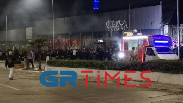 Ατελείωτη ουρά για συναυλία σε κλειστό χώρο στη Θεσσαλονίκη - Δείτε βίντεο