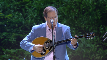 «Σπίτι με το MEGA»: Μια βραδιά με αθάνατα λαϊκά τραγούδια του Χρήστου Νικολόπουλου