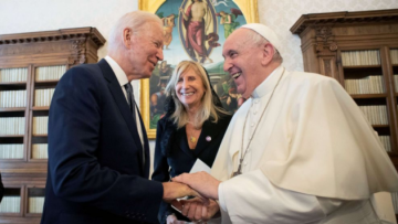 Ο Μπάιντεν λέει ότι ο Πάπας του είπε ότι είναι «καλός Καθολικός» εν μέσω κριτικής για τις απόψεις του για τις αμβλώσεις