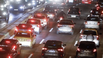 Αθήνα, Πειραιάς, Θεσσαλονίκη: Ολοι στο αυτοκίνητο...