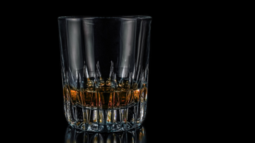 Συνελήφθη ιδιοκτήτης καφενείου που σέρβιρε αλκοόλ σε 15χρονο, ο οποίος μεταφέρθηκε στο Κέντρο Υγείας