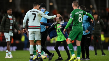 Γλίτωσε το πρόστιμο η 11χρονη «εισβολέας» - Πώς περιγράφει τη στιγμή που αγκάλιασε τον Κριστιάνο Ρονάλντο - Δείτε βίντεο