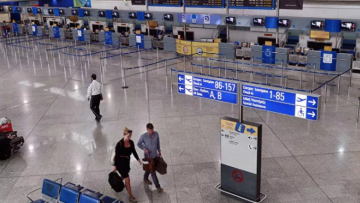 Κορωνοϊός: Μόνο με PCR ή rapid test η είσοδος στην Ελλάδα - Πώς ταξιδεύουν οι Έλληνες στο εξωτερικό