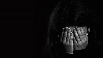 Θείος και αδελφός βίαζαν ανήλικη στην Αμαλιάδα για τρία ολόκληρα χρόνια 