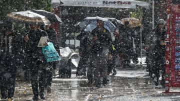 Καιρός: Βροχές από το βράδυ στην Αττική, χειμωνιάτικες θερμοκρασίες στη χώρα από αύριο