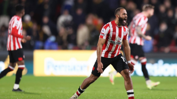 Μπρέντφορντ - Γουότφορντ 2-1: Aνατροπή στο φινάλε και στα... σχοινιά ο Ρανιέρι - Δείτε τα γκολ