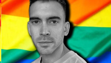 Ιάσονας Μανδηλάς: Ποιος είναι ο καλλιτέχνης που αποκάλυψε δημοσίως ότι είναι ομοφυλόφιλος