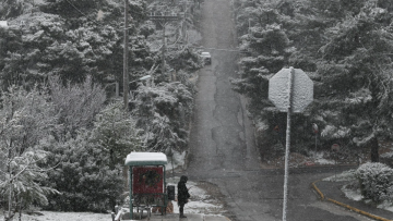 Καιρός - Καλλιάνος: Πώς θα επηρεάσει η κακοκαιρία «Κάρμελ» την Αττική, χιόνια σε σχετικά χαμηλά υψόμετρα 