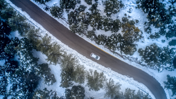 Πού έχει διακοπεί η κυκλοφορία στην Αττική εξαιτίας της χιονόπτωσης