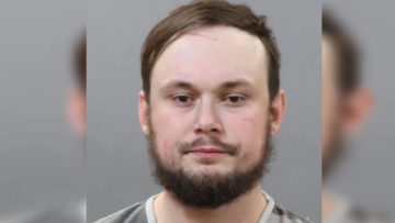 Τρόμος για γυναίκα στο Τενεσί: Βρήκε στο διαμέρισμά της γυμνό άγνωστο να φοράει τα παπούτσια της κόρης της!