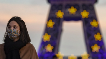 Κορωνοϊός - Γαλλία: Σαρώνει η μετάλλαξη Omicron με 300.000 κρούσματα το τελευταίο 24ωρο