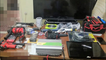 Λευκάδα : «Έγδυσε» εξοχικό και φόρτωσε τη λεία στο τζιπ του ιδιοκτήτη