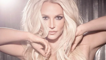 Η Britney Spears γιορτάζει την… ελευθερία της στην κουζίνα της μόνο με τις κάλτσες της - Δείτε φωτογραφίες