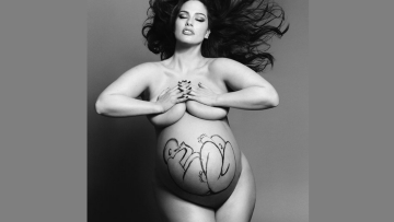 Η Ashley Graham ποζάρει γυμνή λίγο πριν φέρει στον κόσμο τα δίδυμα