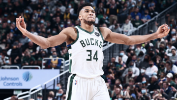 Γιάννης Αντετοκούνμπο: Ισοφάρισε τον Μάικλ Τζόρνταν στην λίστα των «triple double» - Δείτε βίντεο