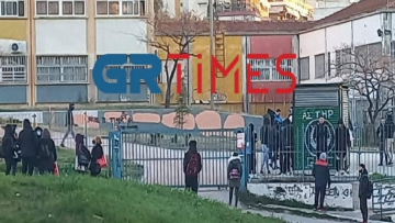 Θεσσαλονίκη: Κατάληψη με φέιγ βολάν και εθνικιστικά συνθήματα στο 2ο ΕΠΑΛ Ευόσμου