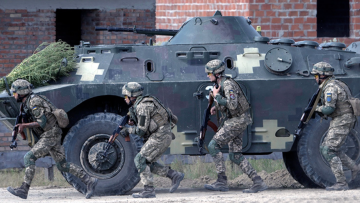 Νέες συνομιλίες την Τετάρτη για το ουκρανικό, προειδοποιήσεις από ΝΑΤΟ, για «υστερία» μιλά η Μόσχα