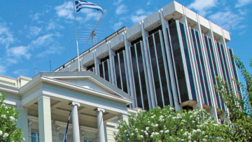 ΥΠΕΞ: «Τιμούμε, αναστοχαζόμαστε και δρούμε για τη διατήρηση της μνήμης των θυμάτων του Ολοκαυτώματος»