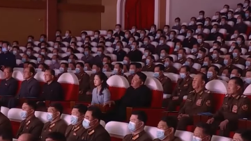 Βόρεια Κορέα: Σπάνια δημόσια εμφάνιση της συζύγου του Κιμ Γιονγκ Ουν