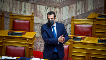 Κόντρα Πλεύρη - Ξανθού για την περίθαλψη των ανασφάλιστων