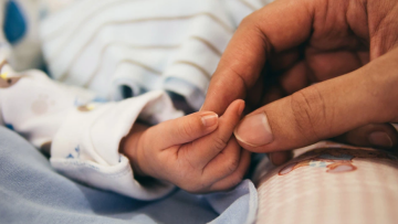 Βρέφος με κορωνοϊό μεταφέρθηκε σε Παιδιατρική Κλινική Covid στο Ηράκλειο