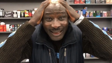  Ο Ογκουνσότο διαφημίζει sex shop και προτρέπει «κάντε έρωτα, όχι πόλεμο» -Δείτε βίντεο 