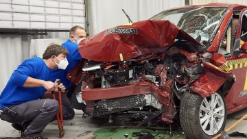 Κίνδυνος-θάνατος το αυτοκίνητο των 10.000 ευρώ - Δείτε το video