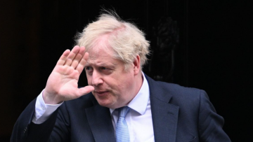 Πόλεμος στην Ουκρανία: Ο Πούτιν χρησιμοποιεί βάρβαρες τακτικές εναντίον Ουκρανών αμάχων, λέει ο Μπόρις Τζόνσον