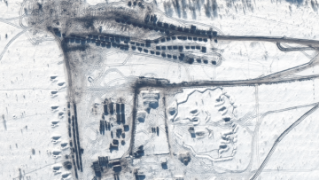 Ουκρανική κρίση - Eικόνες από δορυφόρο ανατρέπουν τους ισχυρισμούς του Κρεμλίνου: Αυξημένες οι δυνάμεις στα σύνορα με την Ουκρανία 