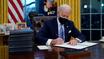 Μπάιντεν: Βάζει στο στόχαστρο την οικονομική δραστηριότητα στις περιοχές των φιλορώσων αυτονομιστών