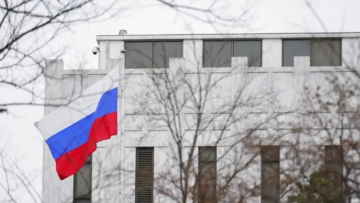 Συνεχίζει την προπαγάνδα η ρωσική πρεσβεία στην Αθήνα: Το ναζιστικό τάγμα Αζόφ σκοτώνει Ουκρανούς ελληνικής καταγωγής στη Μαριούπολη