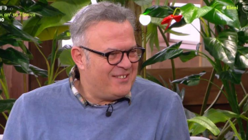 Ο Μιχάλης Ρέππας αποκαλύπτει πώς γράφει τους ρόλους για τους «Συμπέθερους απ' τα Τίρανα»