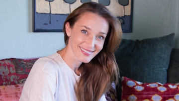 Κάτια Ζυγούλη: «Ξενυχτάμε για να βλέπουμε τον Απόστολο Ρουβά στο Survivor»