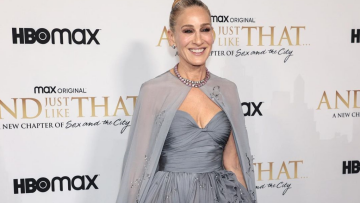 Η Σάρα Τζέσικα Πάρκερ δημοπρατεί το φόρεμά της για καλό σκοπό