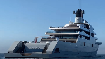 Ρομάν Αμπράμοβιτς: Οι κυρώσεις στη διαχειρίστρια εταιρεία «έδιωξαν» το σούπερ-γιοτ από το λιμάνι της Αλικαρνασσού