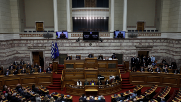 Όσα έγιναν στην Ολομέλεια στην ομιλία Ζελένσκι - Το χειροκρότημα και οι απουσίες