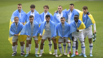 Συγκινητικές στιγμές στον πρώτο αγώνα ουκρανικής ομάδας μετά από την έναρξη του πολέμου - Δείτε βίντεο